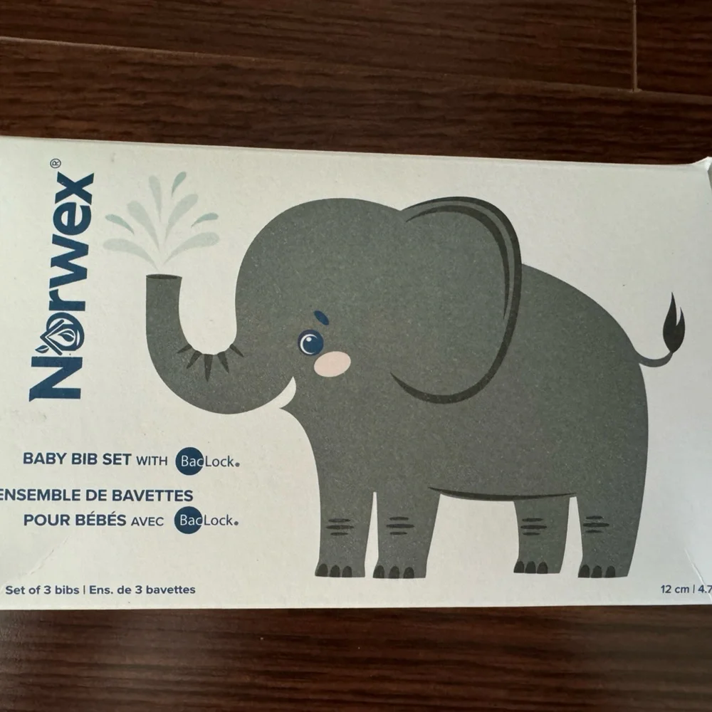 Norwex Baby Set - bath brush and bibs - Picture 2 of 8